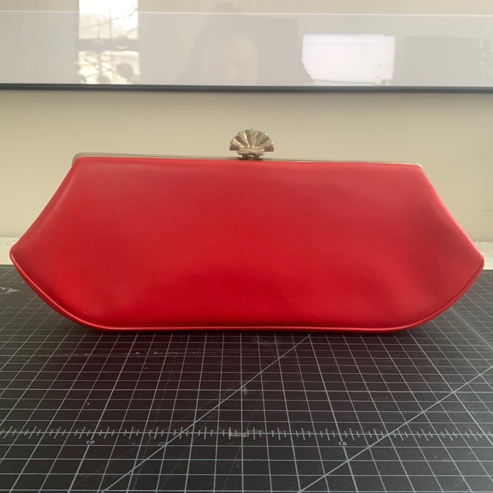 Red vintage vinyl asian-inspired pocketbook clutch purse with fan lock